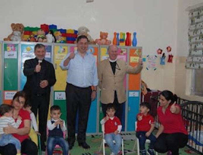 السفير البريطاني العراق جون ويلكس هذا الأسبوع كنيسة القديس جورج في بغداد